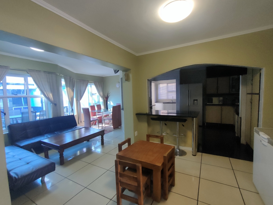 8 Bedroom Property for Sale in Wavecrest Eastern Cape